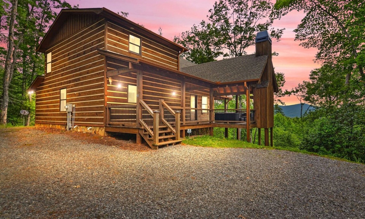Aska Cabin | Alta Vista Luxury Blue Ridge Mountain Cabin +views