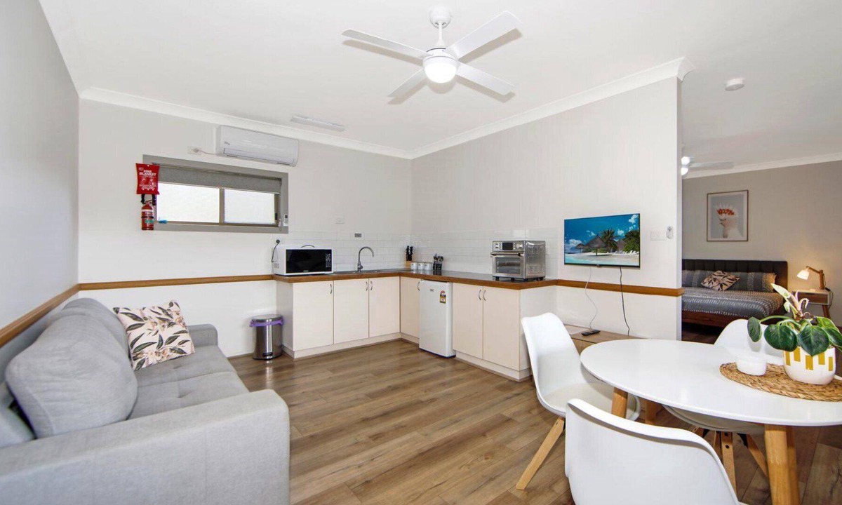 Bundook House | Altamira Apple Gum, TOP NOTCH