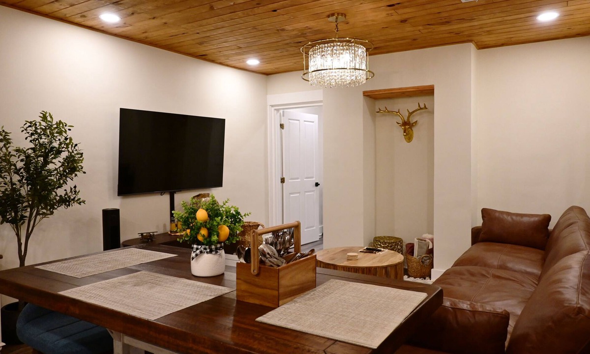 Madison House | Alterra:Slees 8,Steps to Main St,Serene