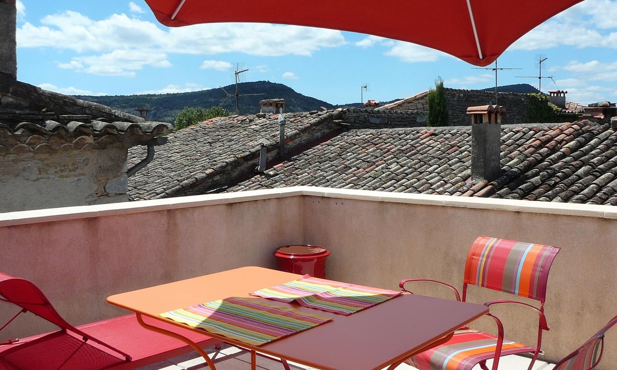 Pompignan House | Altes Steinhaus