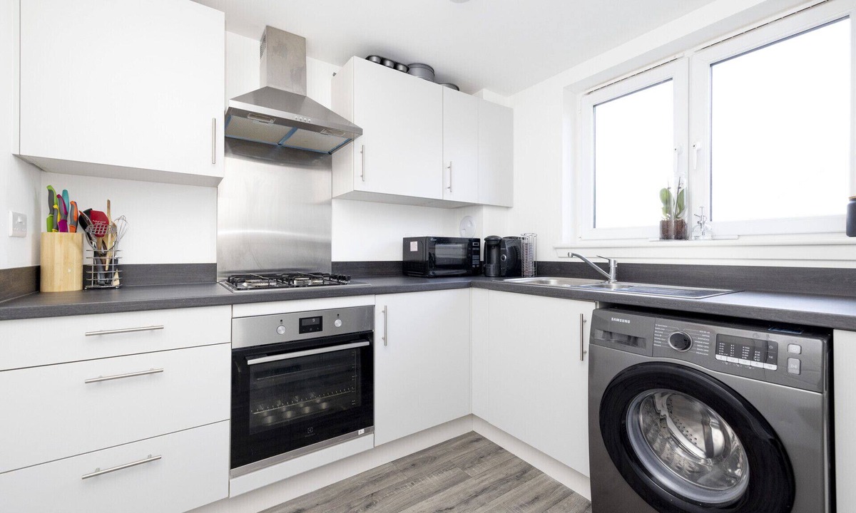 Bonnybridge Apartment | ALTIDO Elegant 2-bed flat w/parking