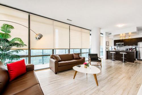 Bay Cloverhill Apartment | Altitude Suites on Bay - Downtown Toronto Near Toronto General Hospital & Eaton Centre