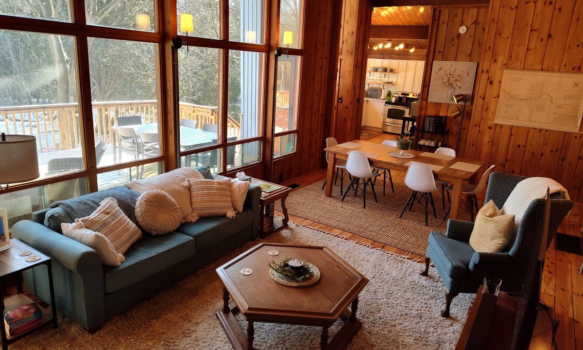 Alton Cabin | Alton Riverside Cottage Main Floor