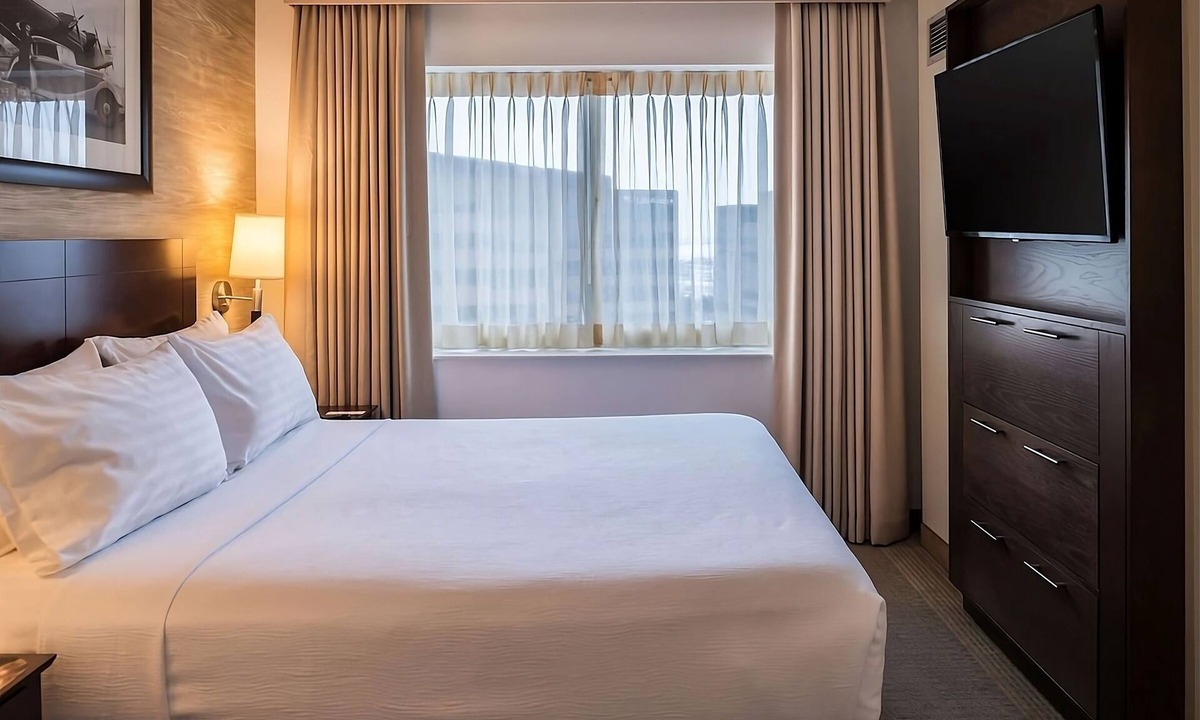O'Hare Hotel | Always a Great Idea To Unwind! With Onsite Parking, Pets Allowed!
