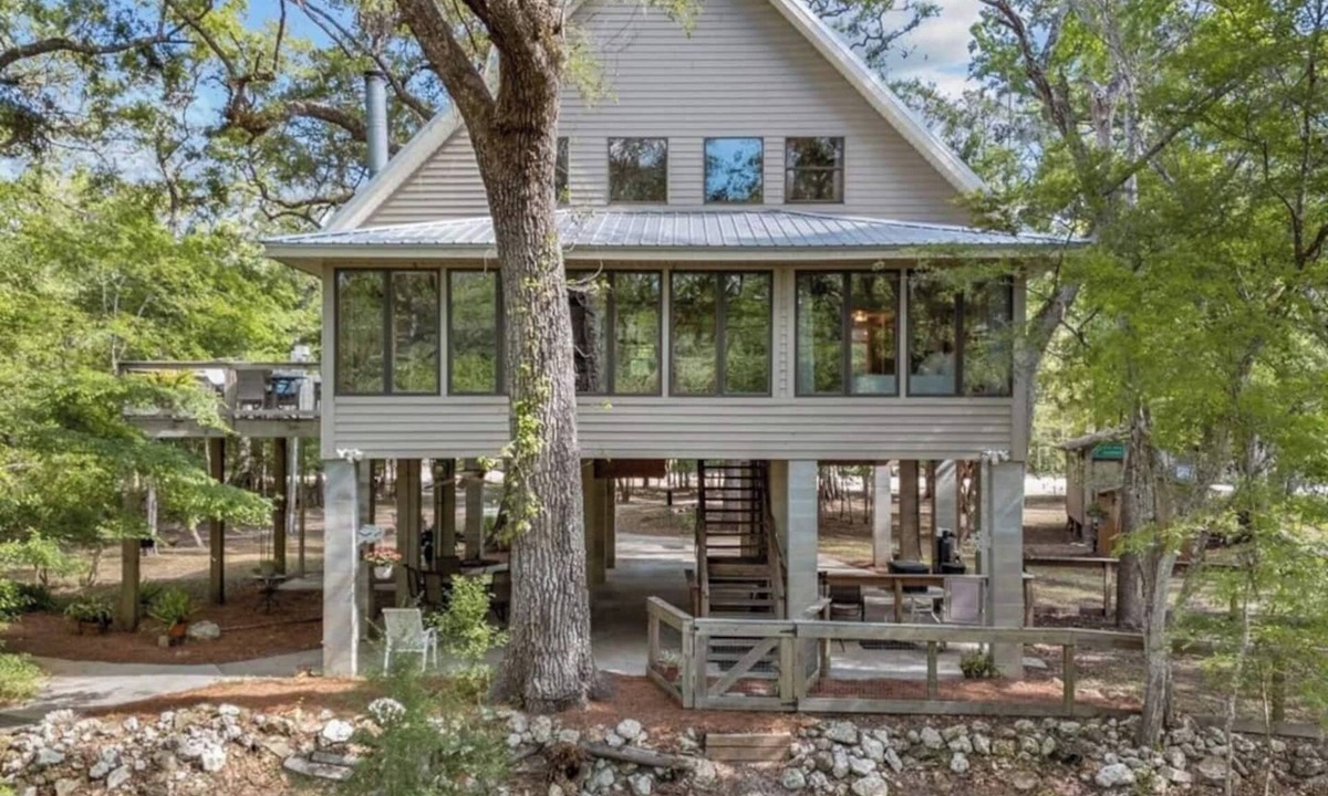 Fort White House | aMandala River Retreat