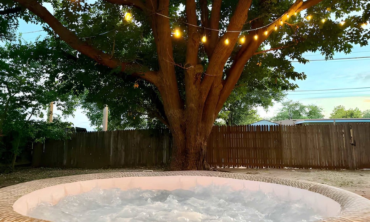 Lubbock House | Amani Luxury Retreat - Hot Tub