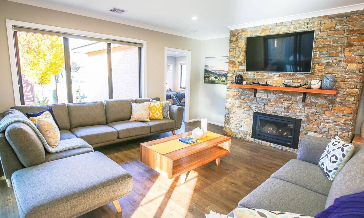 Bright House | AMAROO: Bright Township