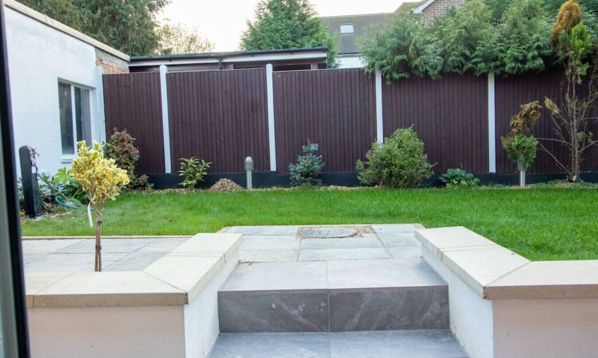Purley Apartment | Amazing 1 Bed Flat with Garden