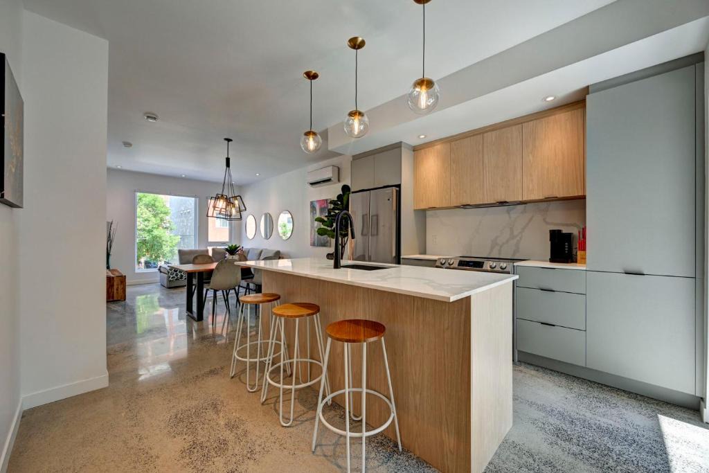 Pointe-Saint-Charles Apartment | Amazing 1Bedroom Great Location presented by TripMontreal