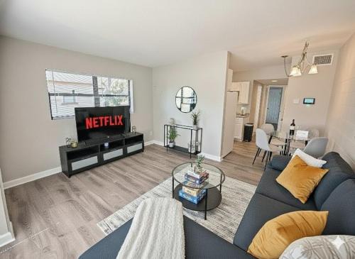 Lancaster Park Apartment | Amazing 2BR Queen 8mins SODO & 4mins ORMC