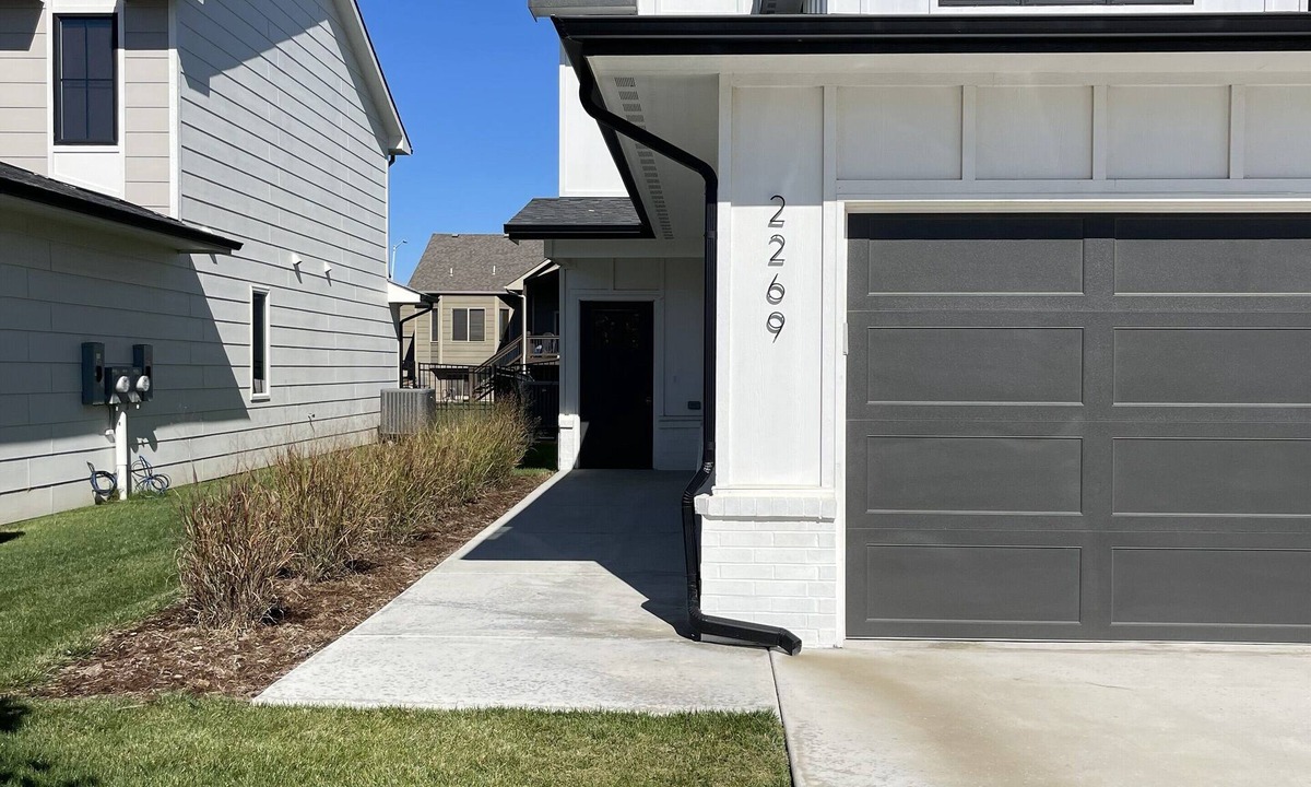 Greenwich House | Amazing 3-bedroom townhome with AC in Wichita