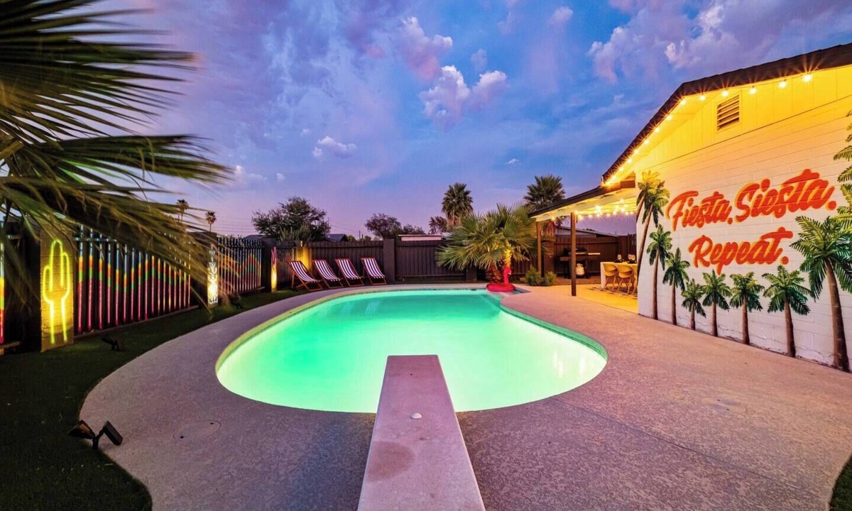 North Mountain House | Amazing 4-bed home with Golf, Fire Pit, Hot-Tub & Pool!