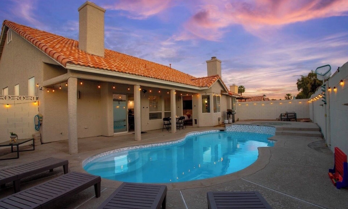 North Las Vegas House | Amazing 4BD Home w/Pool, Arcades, & Billiard!