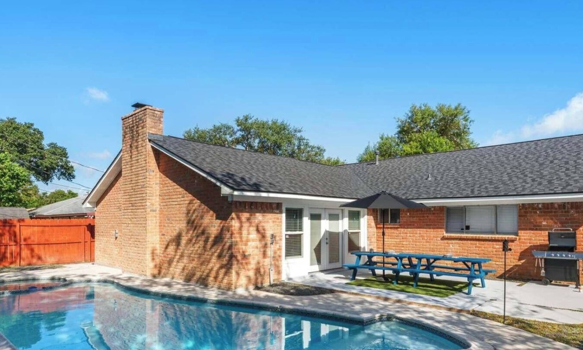 Texas City House | Amazing 4BR 2Bath Home with Pool & Game-Movie Room