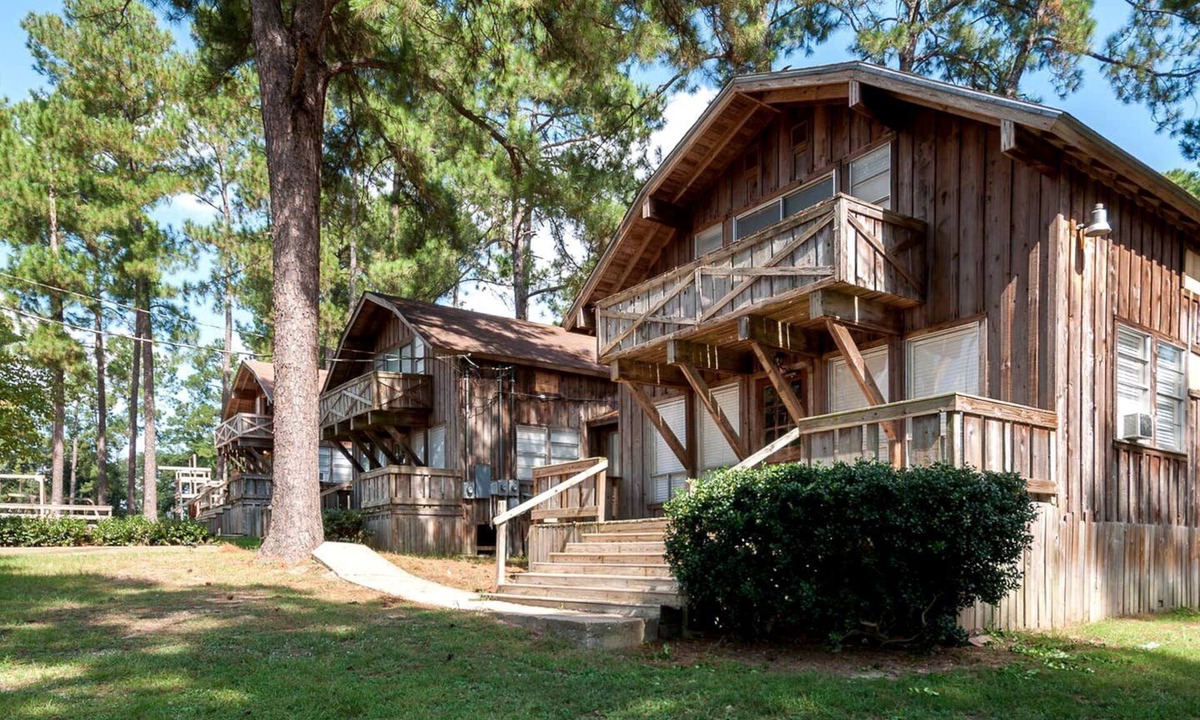 Woden House | Amazing and Spacious Cabin Rental for Texas Family Vacations near Nacogdoches