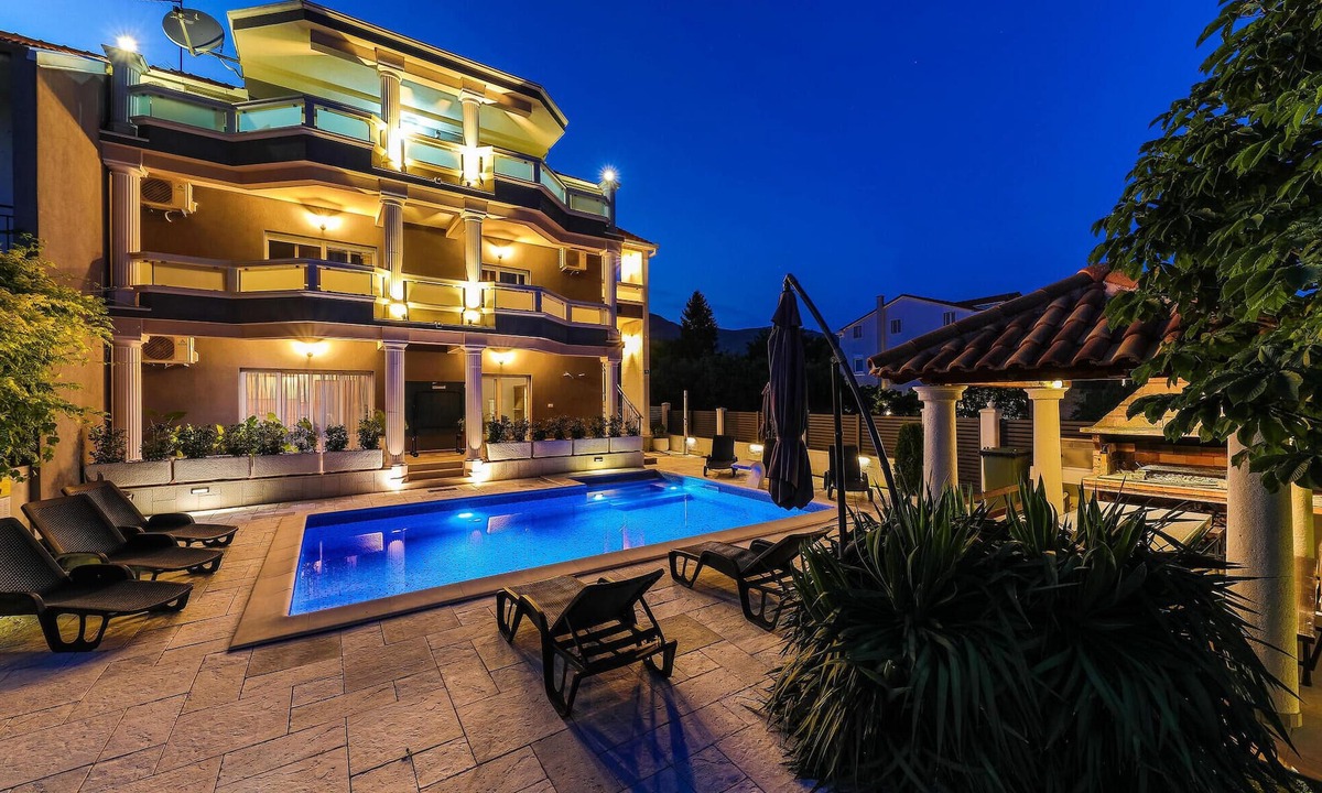 Kastel Stafilic Apartment | Amazing apartment in Kastel Stafilic with sauna