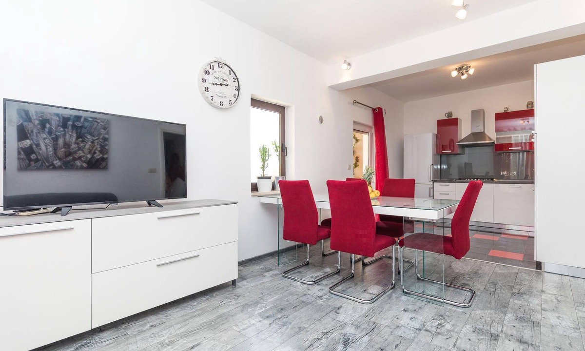 Okrug Donji Apartment | Amazing apartment in Okrug Donji with WiFi
