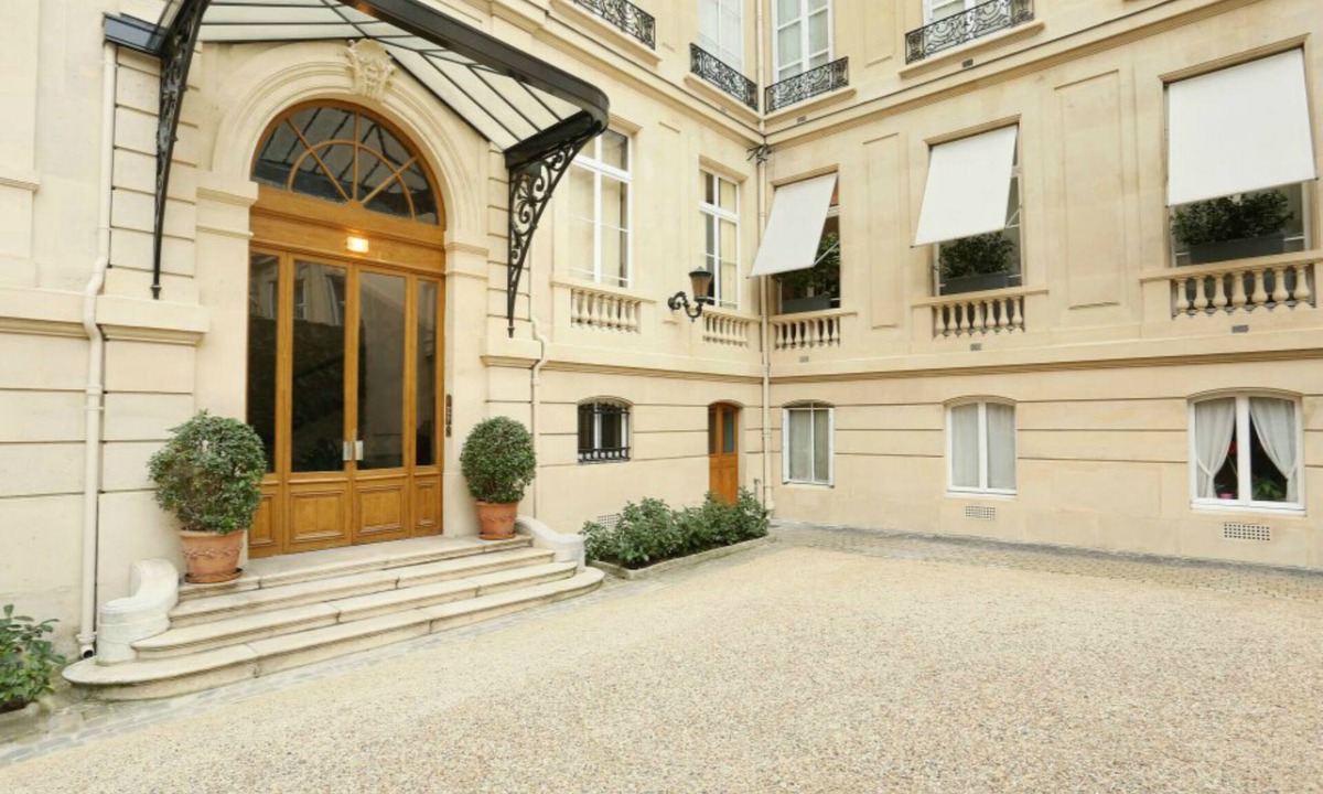 7th Arrondissement Apartment | Amazing apartment in 7th mansion – great Eiffel view