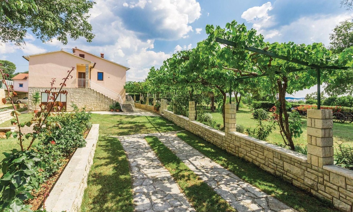 Kanfanar Apartment | Amazing apartment in Kanfanar with WiFi