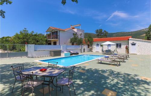 Rudine Apartment | Amazing Apartment In Kastel Novi