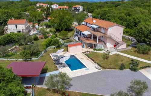 Cres Apartment | Amazing Apartment In Malinska With Wifi
