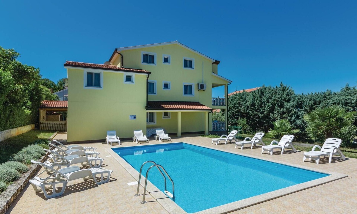Mugeba Apartment | Amazing apartment in Porec with house sea view