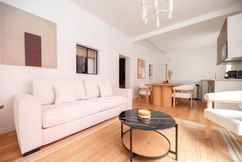 Gare Apartment | Amazing Apartment with Home Cinema