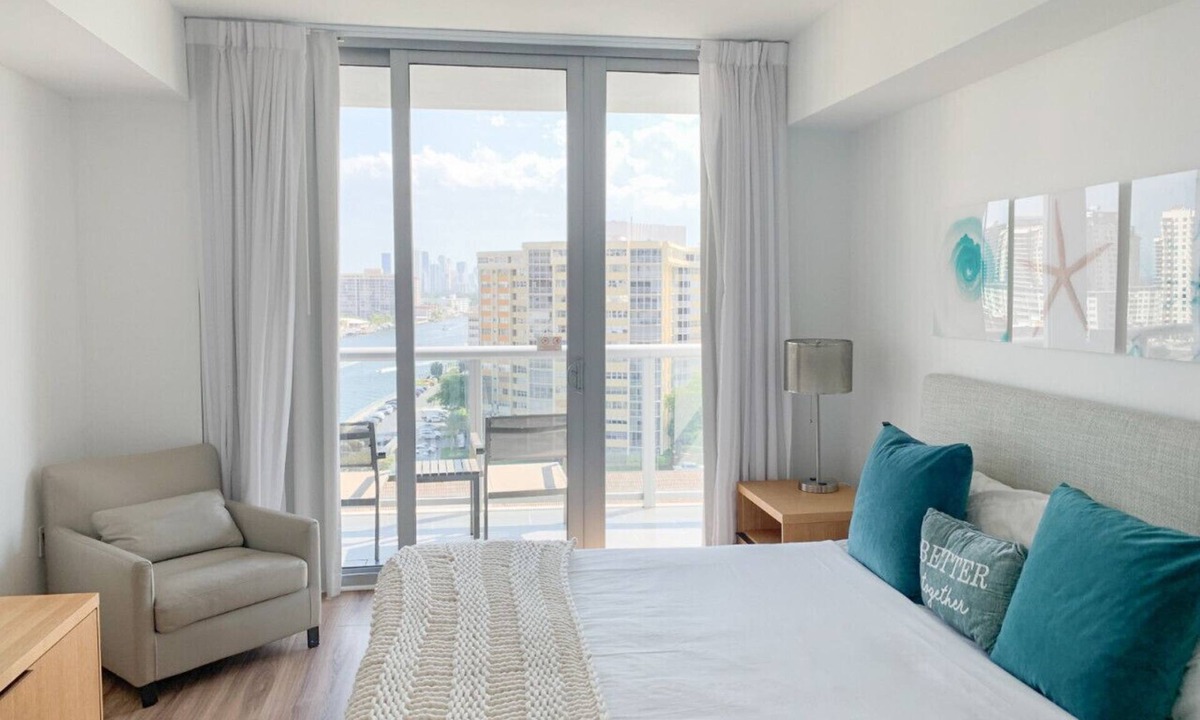 Hallandale Beach Apartment | Amazing apt with Great views