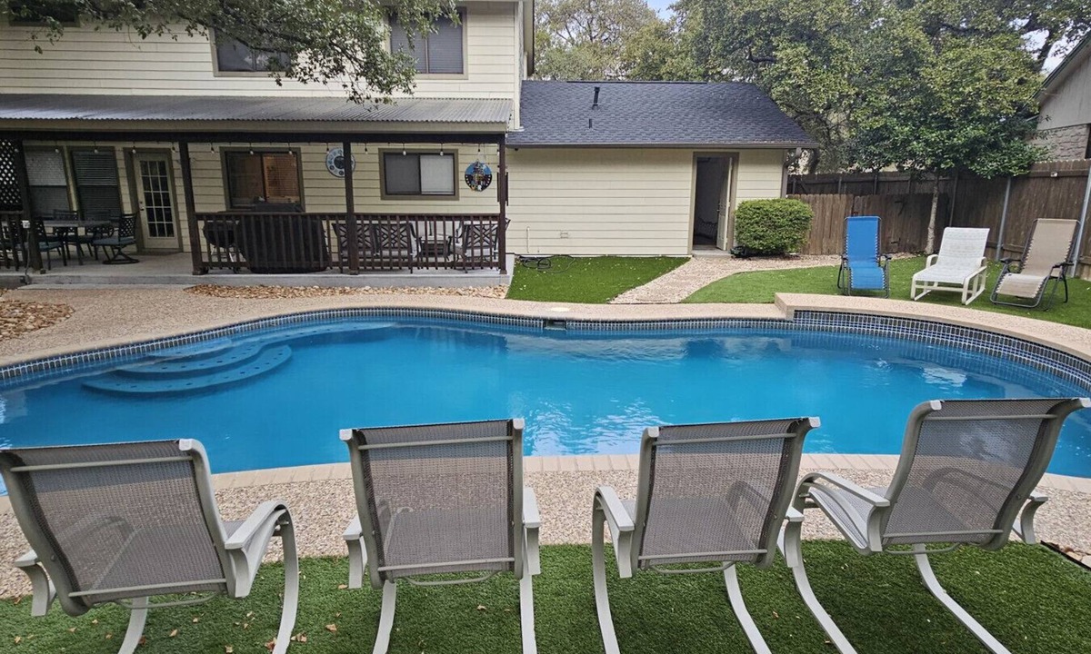 Gracywoods House | Amazing Austin Getaway with Fantastic Pool in Great Area