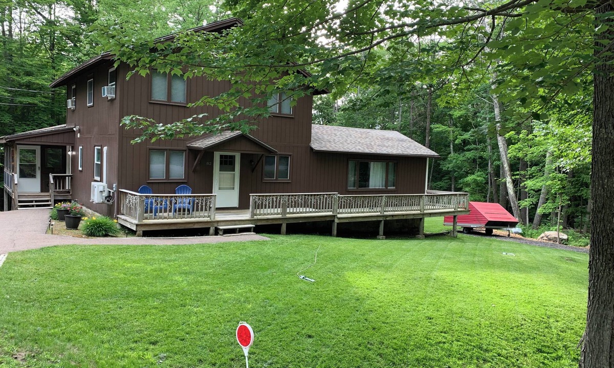 Gilford House | Amazing Back Porch! Lots of dates left in May and June! 4BR, 2 Bath sleeps 7