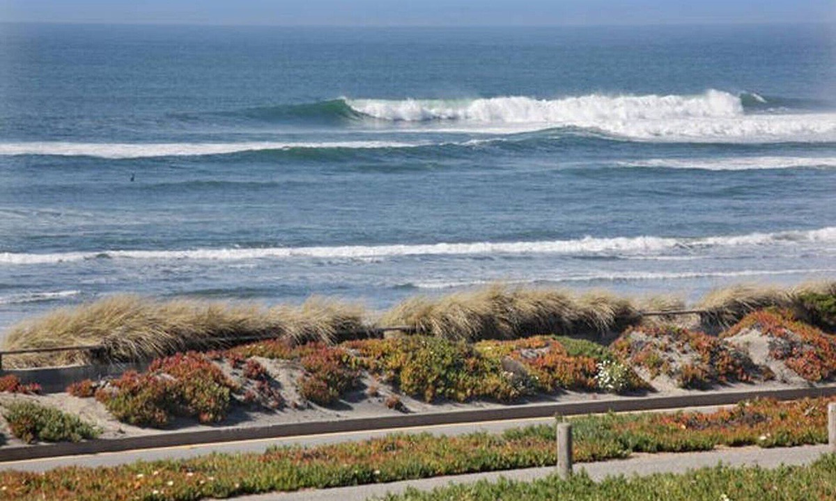 Parkside Apartment | Amazing Beachfront 3 bedroom/2 bath