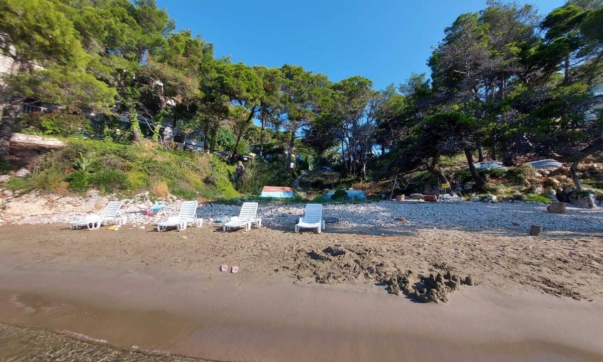 Kobas Apartment | Amazing beachfront apartment with balcony and wifi