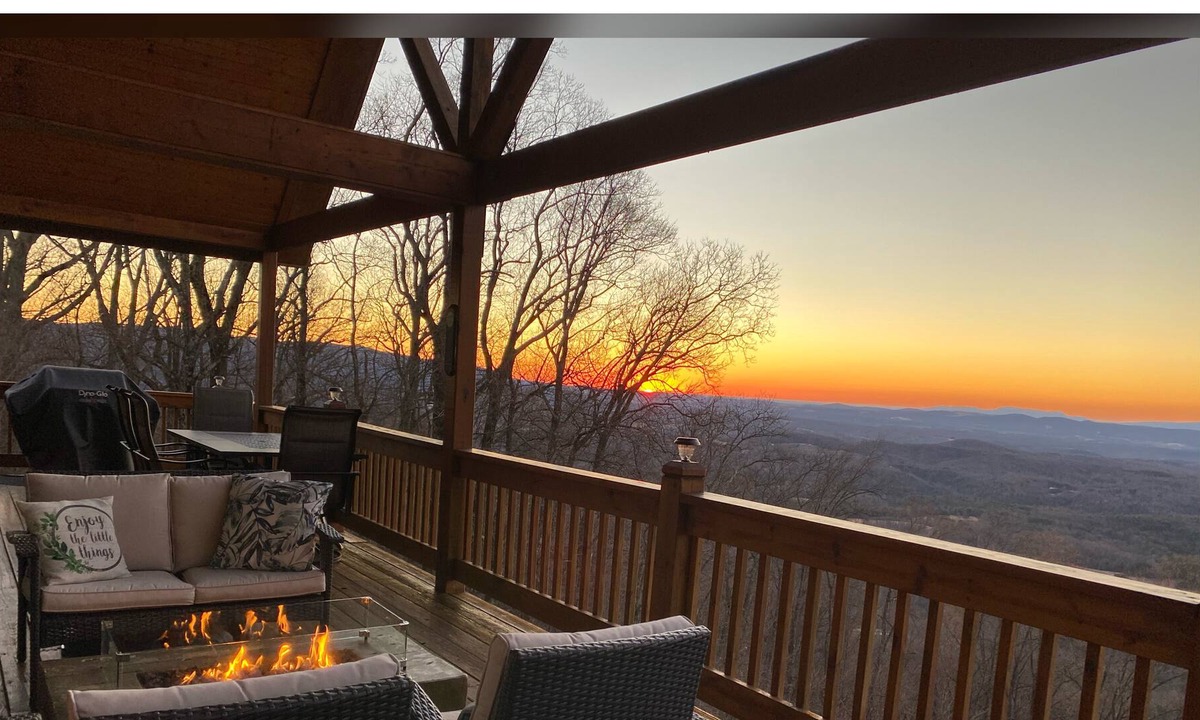 Cana Cabin | Amazing Cabin on Blue Ridge over Mt Airy