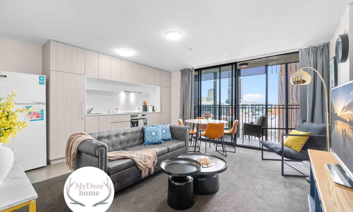 Adelaide Central Business District Apartment | Amazing CBD 2BR Apt - Walkable & Wi-Fi & Charm