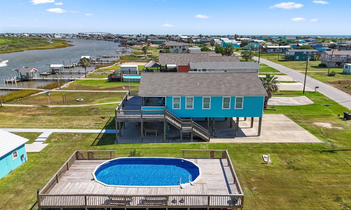 Cedar Lane House | Amazing Fishing on Caney Creek w/Pool!
