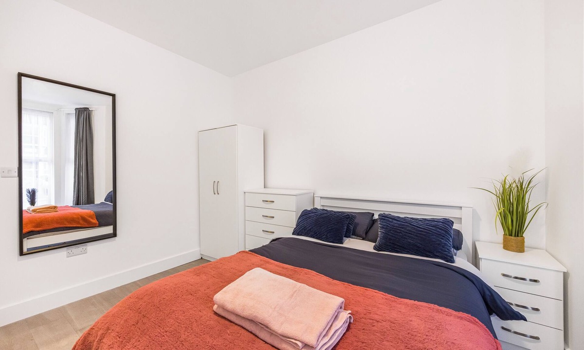 Cranbrook Apartment | Amazing Flat In London