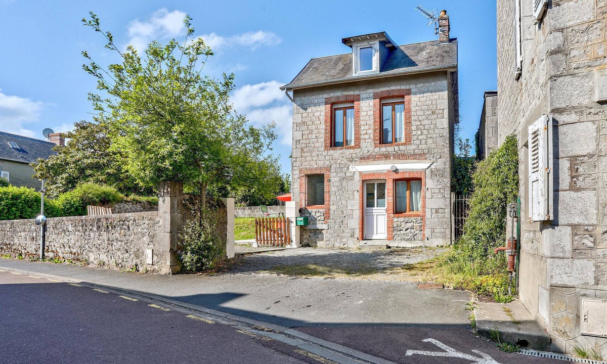 Quettreville-sur-Sienne House | Amazing home in Quettreville-sur-Sienn with WiFi