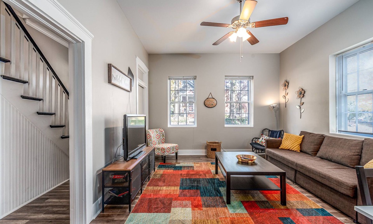 St. Charles Historic District House | Amazing historic home from 1860!