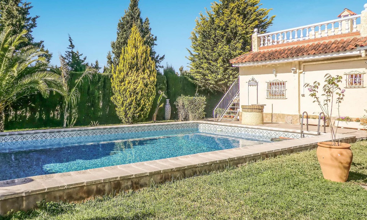 La Pobla de Vallbona House | Amazing home in Urbanización La Sima