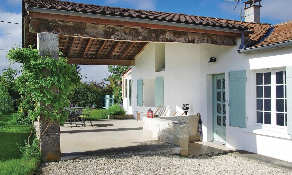 Saint-Fort-sur-Gironde House | Amazing home in St Fort sur Gironde with WiFi
