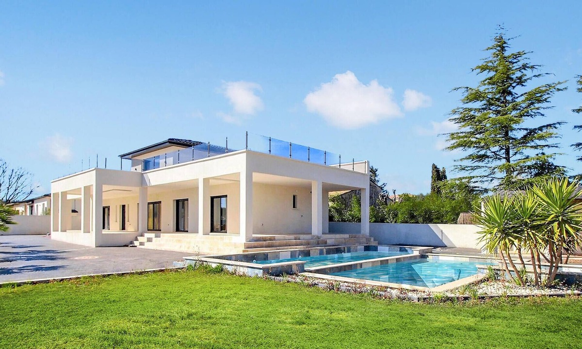 Pont-Saint-Esprit House | Amazing home in Pont Saint Esprit