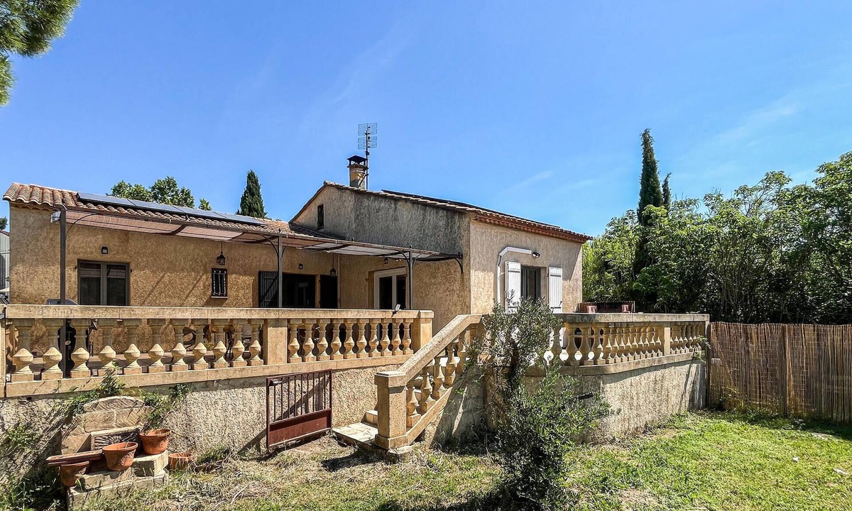 Vers-Pont-du-Gard House | Amazing home in Vers-Pont-Du-Gard with WiFi