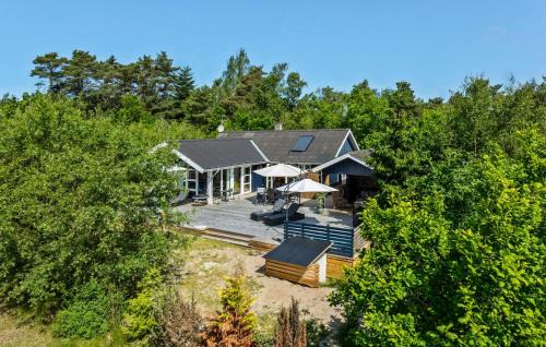 Oster Somarken House | Amazing Home In Aakirkeby With Wifi