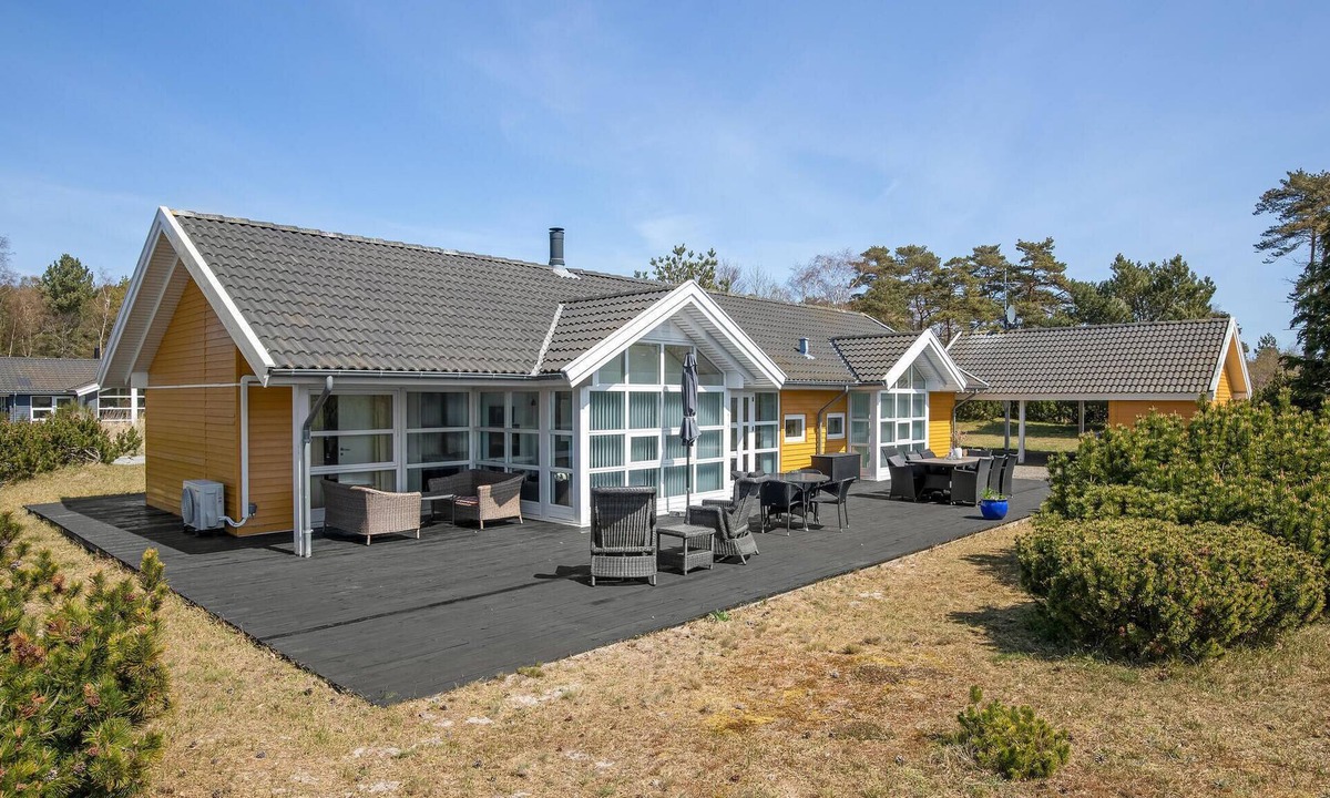 Oster Somarken House | Amazing home in Aakirkeby with sauna