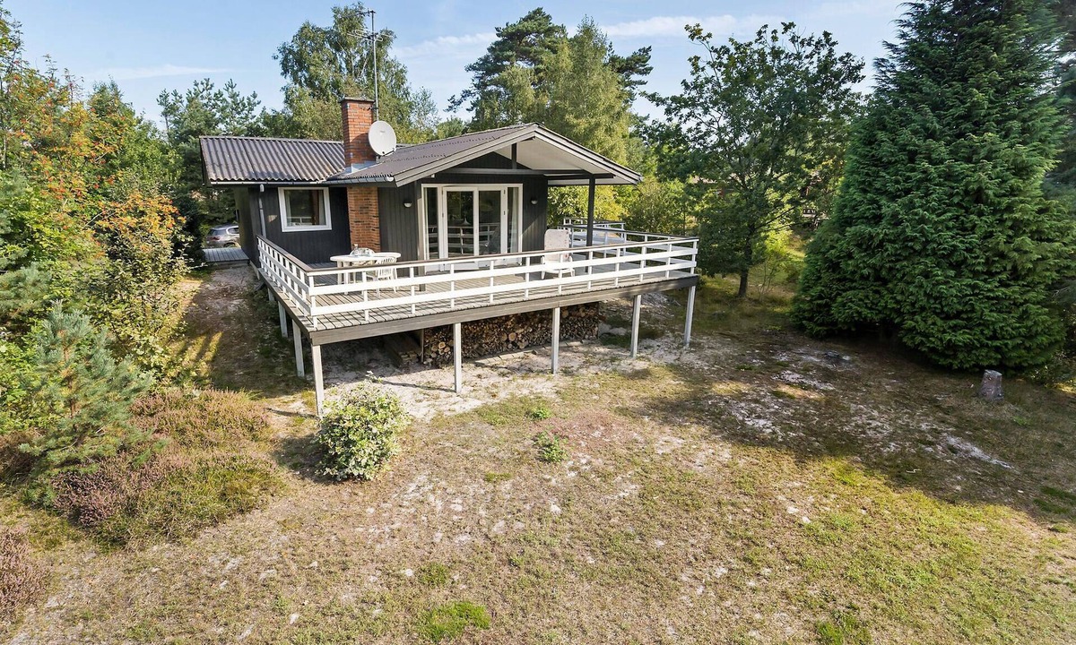 Oster Somarken House | Amazing home in Aakirkeby with kitchen