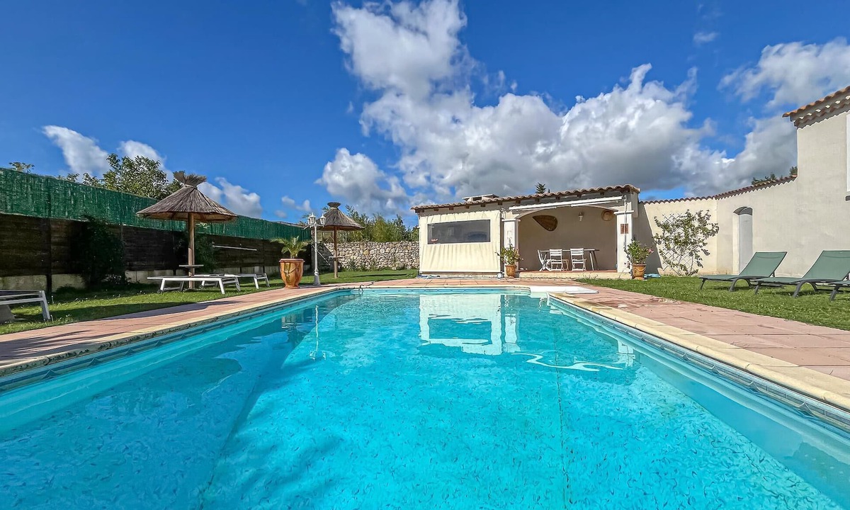 Aramon House | Amazing home in Aramon with swimming pool