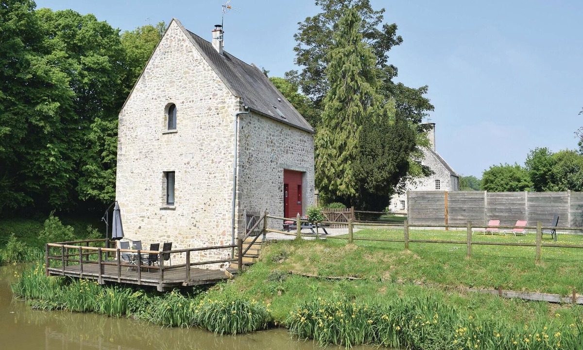 Auxais House | Amazing home in Auxais with WiFi