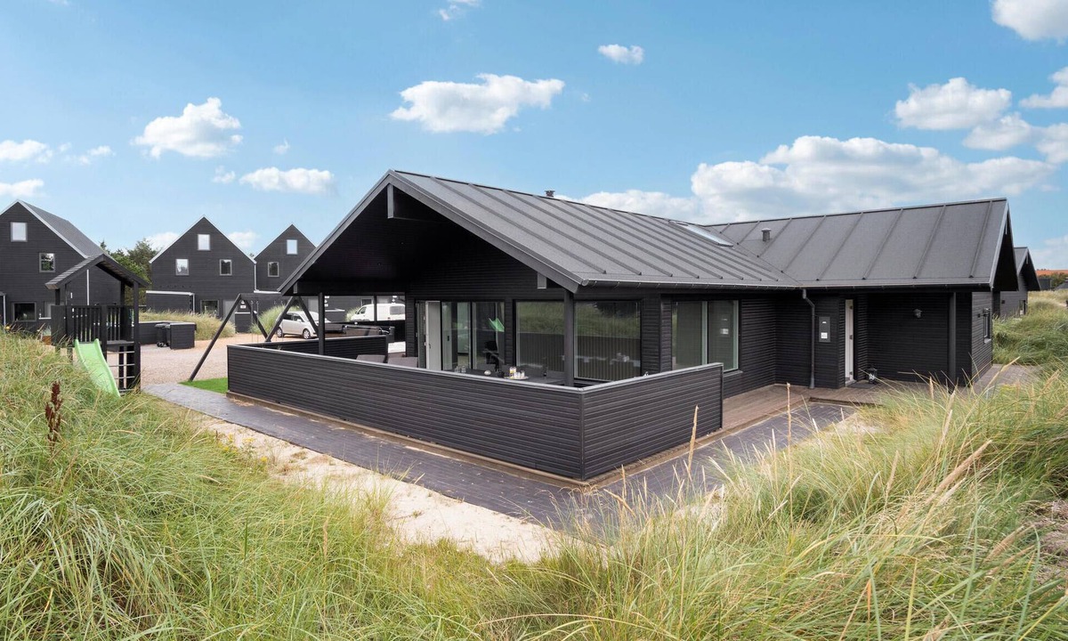 Blavand House | Amazing home in Blåvand with kitchen