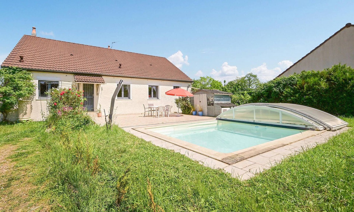 Briare House | Amazing home in Briare with sauna