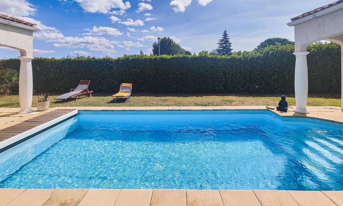 Creissan House | Amazing home in Creissan